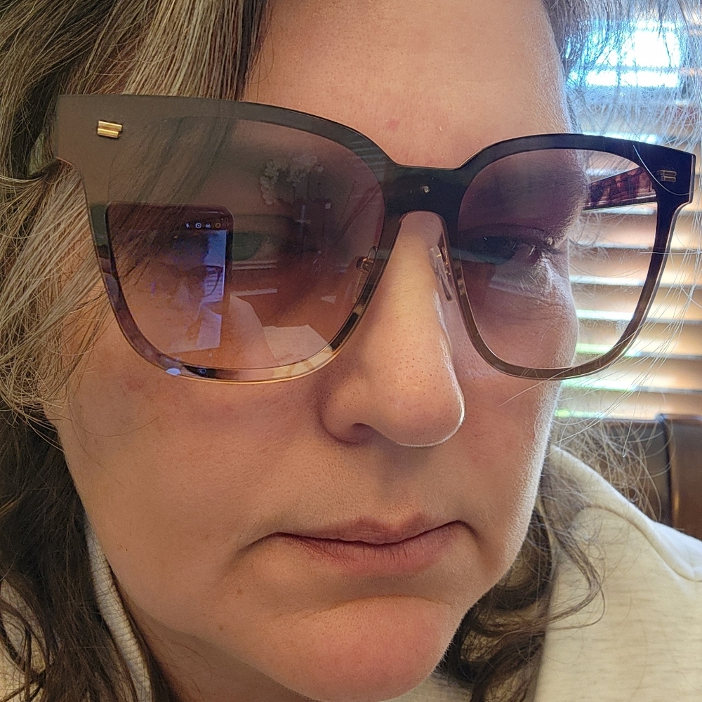 Martha Stewart Women's MS140 Retro UVA and UVB Protective Square Fashion Sunglas - Picture 6 of 8